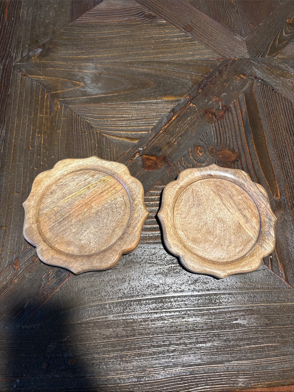 Scalloped Edge Wooden trivet Set - Brown